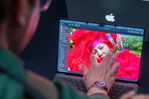 Computer, Laptop, Pc. Text: -