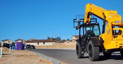 Bulldozer, Machine, Tire. Text: JCB