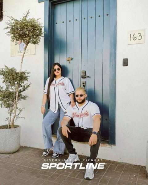 Pants, T-Shirt, Jeans. Text: 163 Vene zuela SPORTLINE