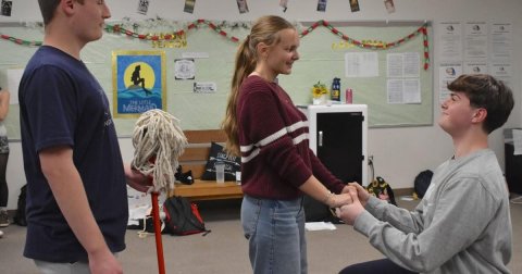 Person, Handbag, Teen.