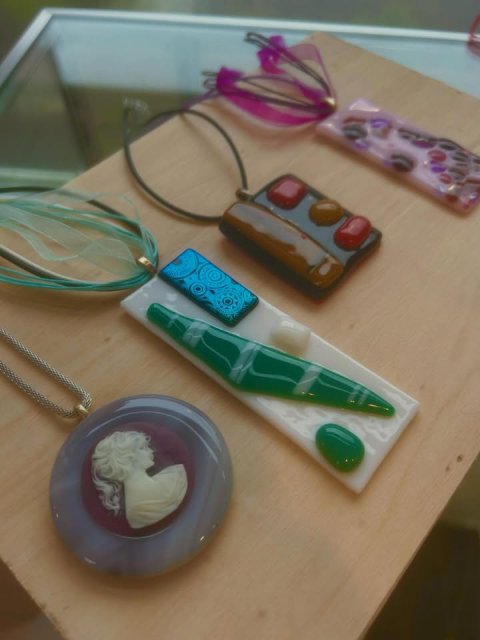 Accessories, Pill, Text.