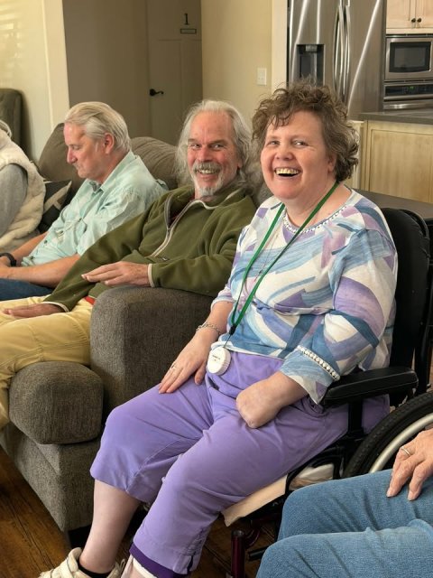 Couch, Furniture, Portrait. Text: 1