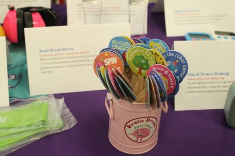 Sweets, Cutlery, Business Card. Text: 10 Brain Break Sticks SPIN Visual Timers (Analogi