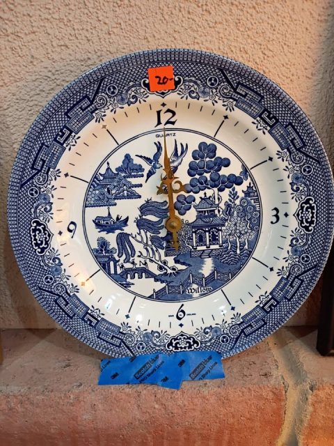 Porcelain, Pottery, Meal. Text: 20- 12 Willom 3 Scotch blue