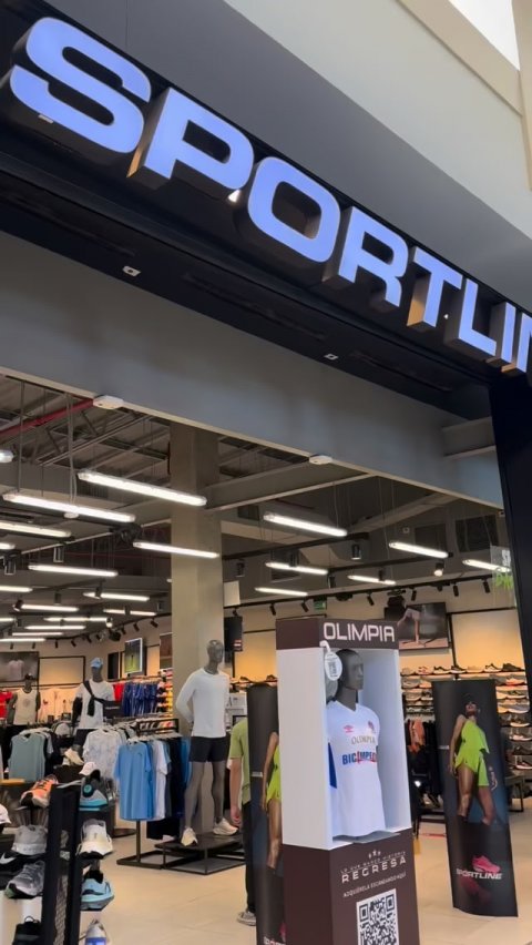 Indoors, Man, Person. Text: OLIMPIA RECRESA PORTLINE