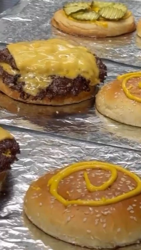 Food Presentation, Birthday Cake, Burger.