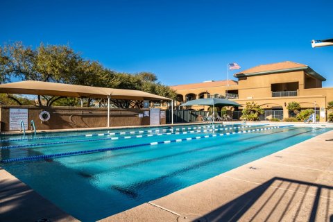 Villa, Pool, Hotel.