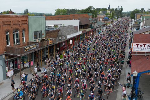 People, City, Cycling. Text: TNT's