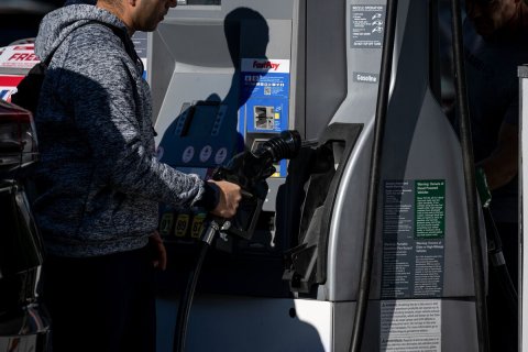 Machine, Gas Pump, Pump. Text: FRE