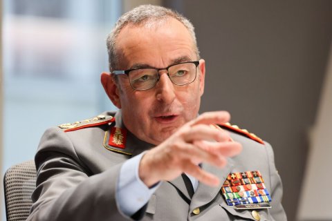Officer, Person, Military Officer.