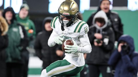 Helmet, Playing American Football, Glove. Text: 5