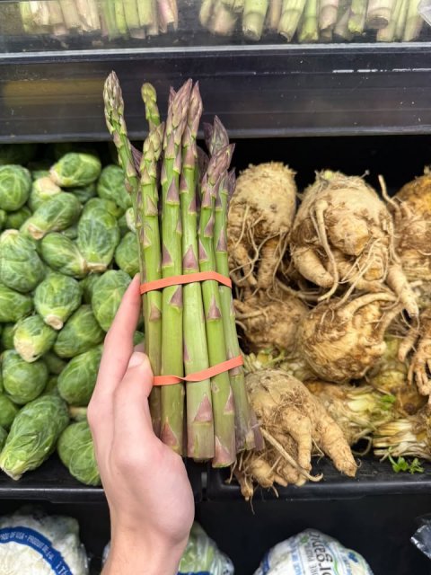 Food, Produce, Brussel Sprouts. Text: rganic