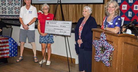 Crowd, Person, Woman. Text: - -