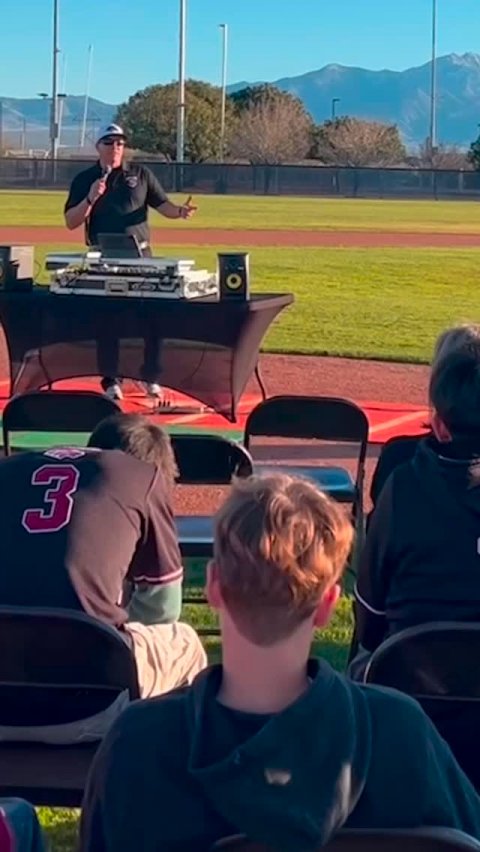 Person, Adult, Woman. Text: 3