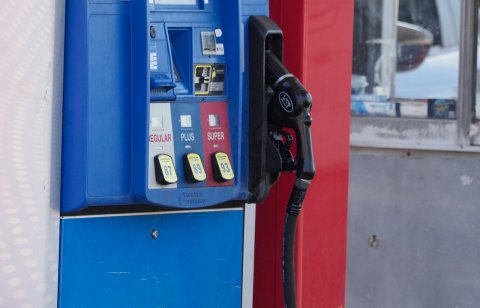 Machine, Gas Pump, Pump. Text: EGULAR PLUS SUPER 87 89 93