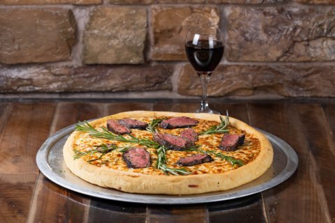 Food Presentation, Pizza, Glass.