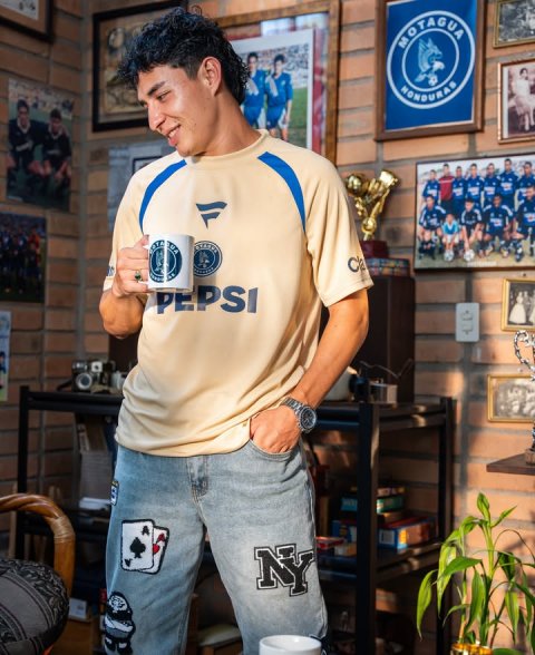 Pants, Sleeve, T-Shirt. Text: MOTAGUA MONDURAS PEPSI NY