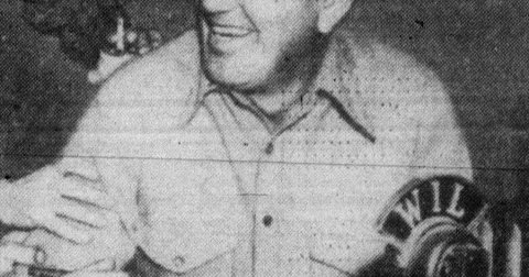 Microphone, Man, Person. Text: WIL