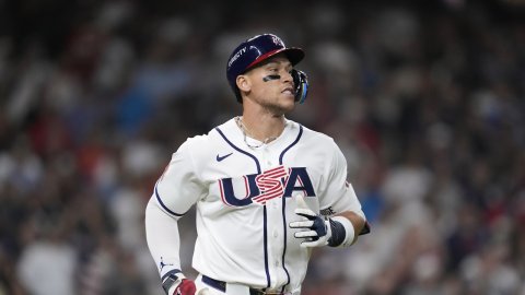 People, Team, Glove. Text: USA