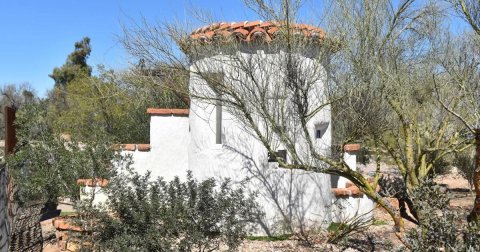 Villa, Cottage, Hacienda.