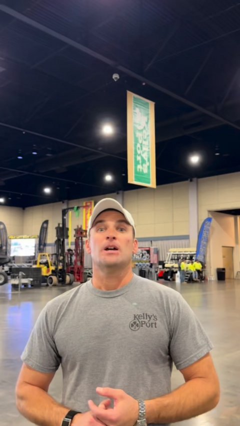 T-Shirt, Portrait, Baseball Cap. Text: Port Port