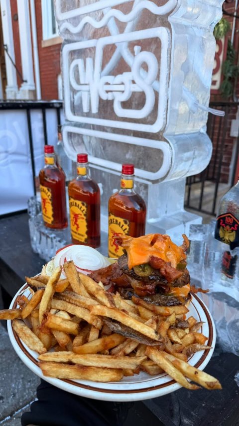 Food, Food Presentation, Ketchup. Text: 100