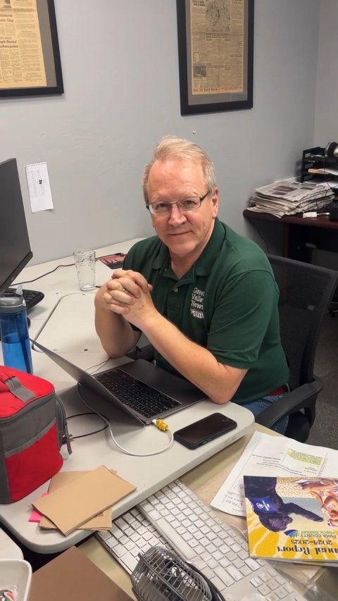 Table, Mobile Phone, Desk. Text: Valle News