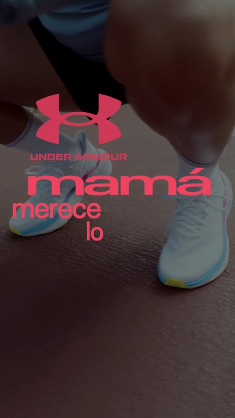 Shoe, Sneaker, Person. Text: mamá merece lo