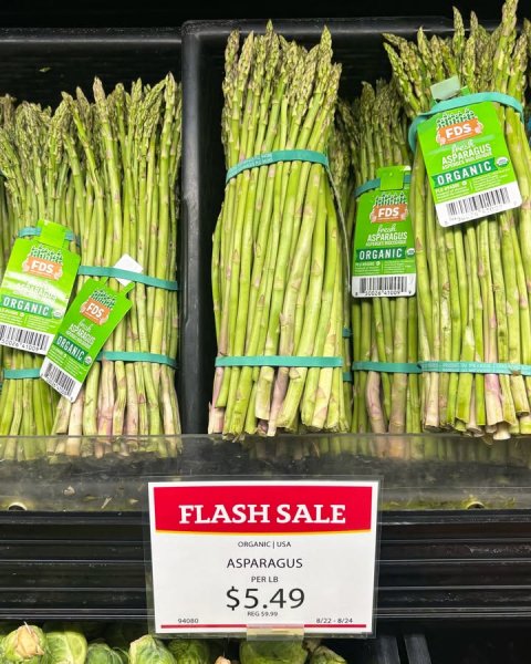 Food, Produce, Asparagus. Text: FDS ASPARAGUS ORGANIC FDS ASPARAGUS ORGANIC FDS ORGANIC FDS ORGANIC FLASH SALE ORGANIC USA ASPARAGUS PER LB $5.49 94080
