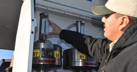 Adult, Man, Person. Text: 87 89 91 REGULAR