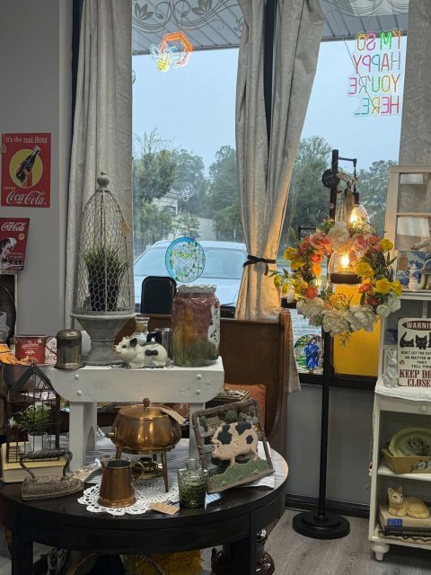 Table, Desk, Car. Text: Y99AH WARNI CLOSE