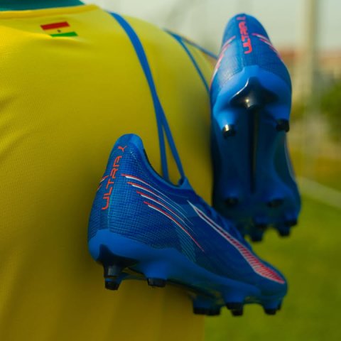 Shoe, Sneaker, Glove.