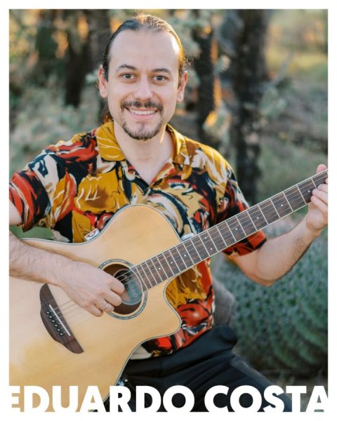 Guitar, Man, Person. Text: EDUARDO COSTA