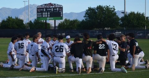 People, Field, Team. Text: 16 7 و 22 26