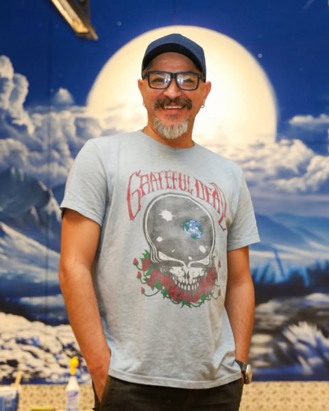 T-Shirt, Portrait, Glasses.