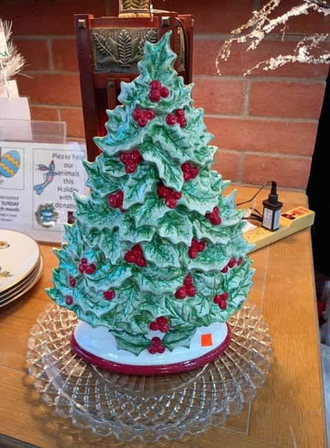 Christmas Decorations, Festival, Christmas Tree. Text: our animals this Holiday with accepted SUNDAY -