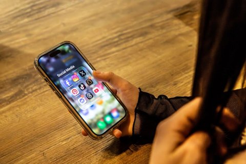 Mobile Phone, Phone, Iphone. Text: Social Media