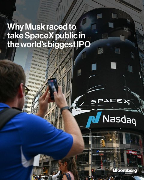 Photography, City, Urban. Text: Why Musk raced to take SpaceX public in the world's biggest IPO SPACEX Nasdaq Bloomberg
