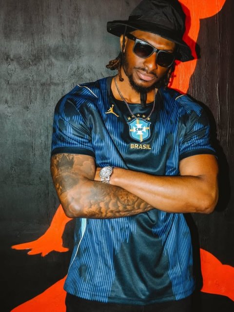 Sleeve, Man, Person. Text: CBF BRASIL