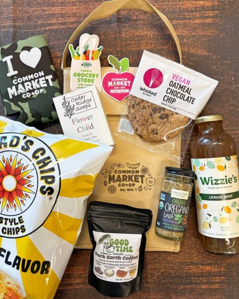 Food, Can, Grain. Text: I GROCERY VEGAN STORE COMMON COMMON OATMEAL MARKET whisked CHOCOLATE MARKET CHIP Ridge Flower Child COMMON MARKET Wizzie's CO+OP LEMON MINT ORGANIC OREGANO Leaf STYLE CHIPS GOOD FLAVOR TIME -