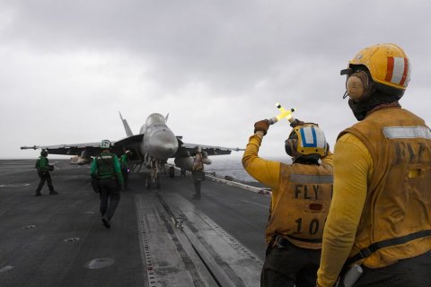 Airport, Airfield, Helmet. Text: FLY 10