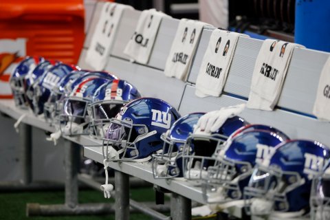 Helmet, Playing American Football, Football Helmet. Text: 9 2 ny