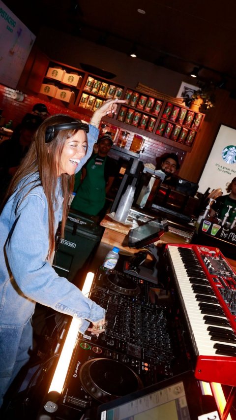 Piano, Headphones, Person. Text: for coffee 10 565801