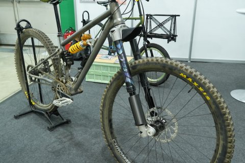 Bicycle, Mountain Bike, Vehicle. Text: MAXXIS
