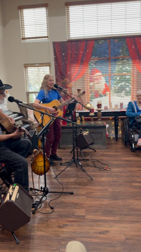 Microphone, Person, Woman. Text: I