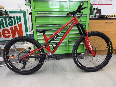 Bicycle, Mountain Bike, Vehicle. Text: MAXXIS I