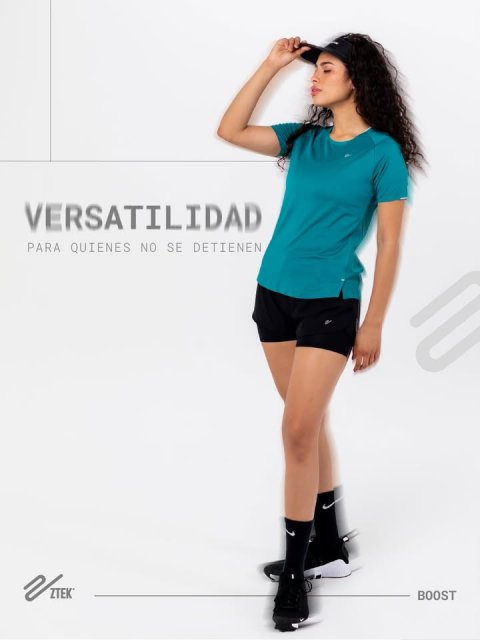 Shorts, Person, Teen. Text: VERSATILIDAD PARA QUIENES NO SE DETIENEN BOOST
