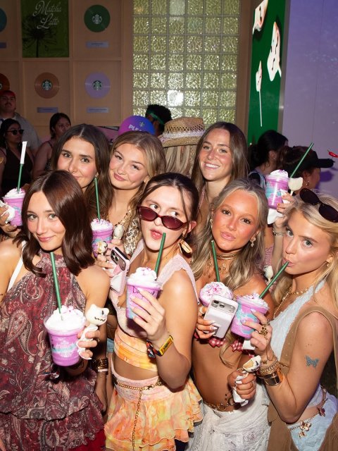 Party, Person, Woman. Text: Latte PL