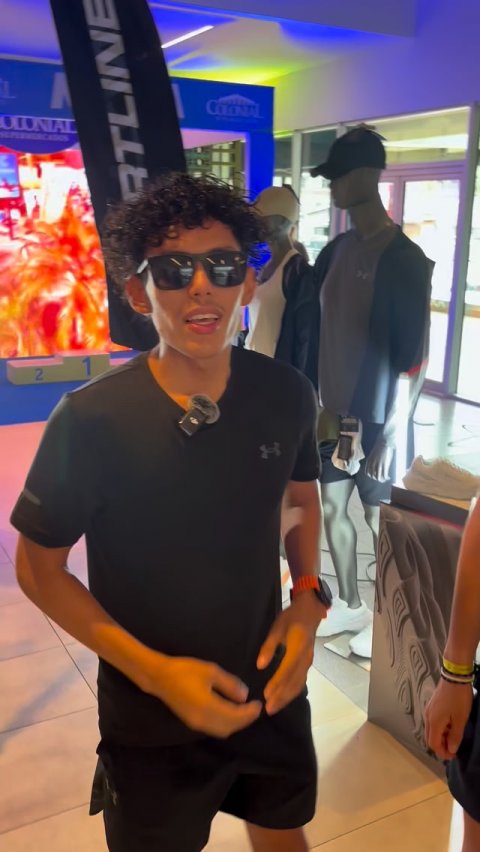 Sleeve, Man, Person. Text: RTLINE 1 2