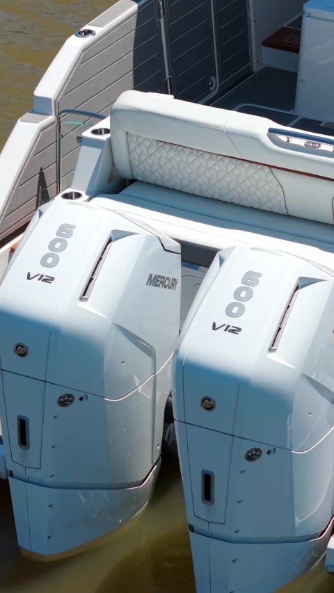 Dinghy, Watercraft, Yacht. Text: MERCURY VIZ VIZ